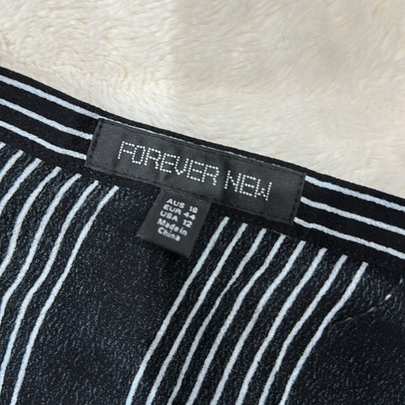 Forever New Wrap skirt - Picture 4 of 5